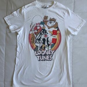 NEW WITH TAGS Looney Tunes white graphic t-shirt